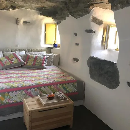Tutti Blu Tinos Living Space بيت ضيافة 4*